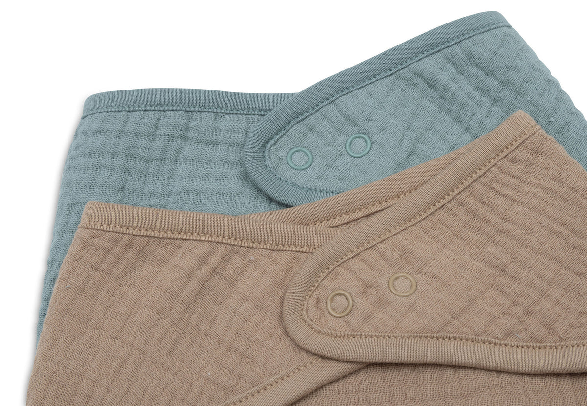 Bandana Lätzchen mit Namen bestickt – 2er Set aus Musselin