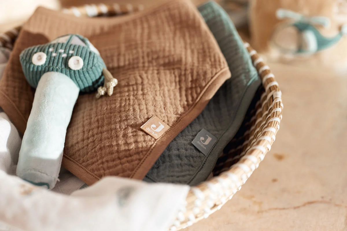 Bandana Lätzchen mit Namen bestickt – 2er Set aus Musselin