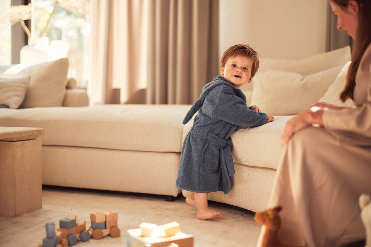 Kapuzenbadetuch, Bademantel und Poncho für Babys mit Namen bestickt