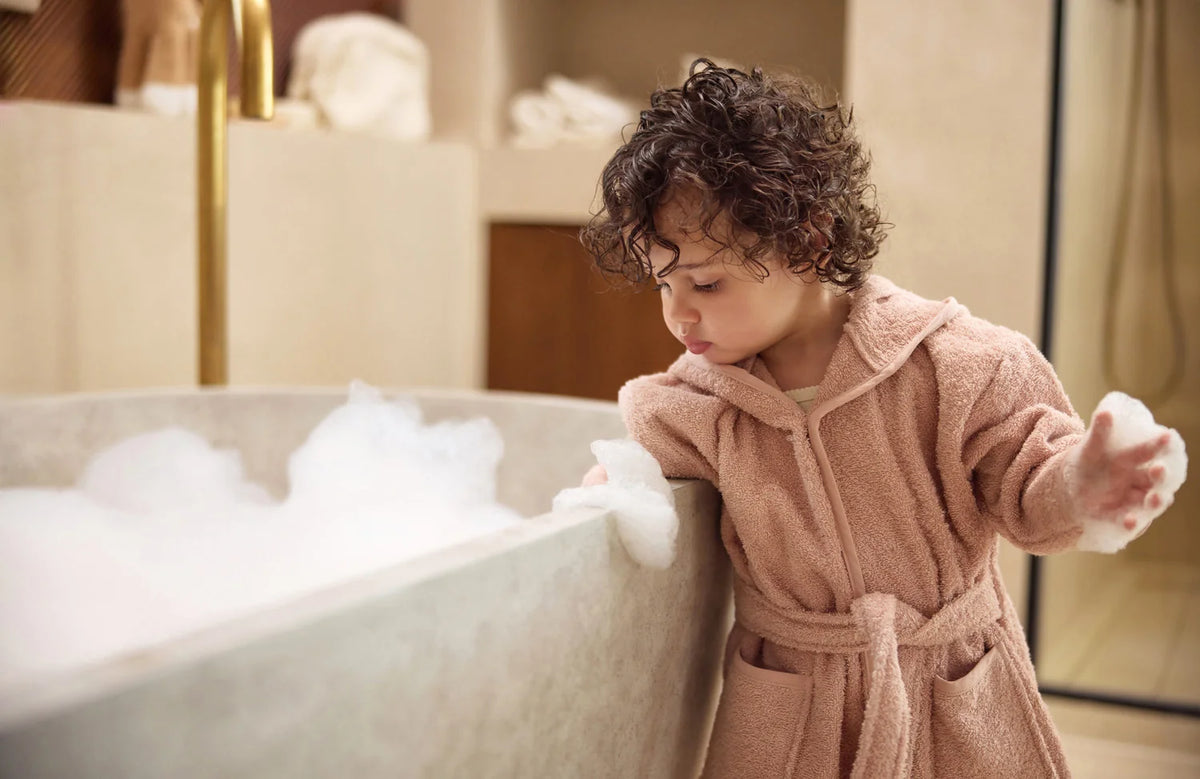 Kinderbademantel mit Namen bestickt – Frottee Bademantel mit Kapuze
