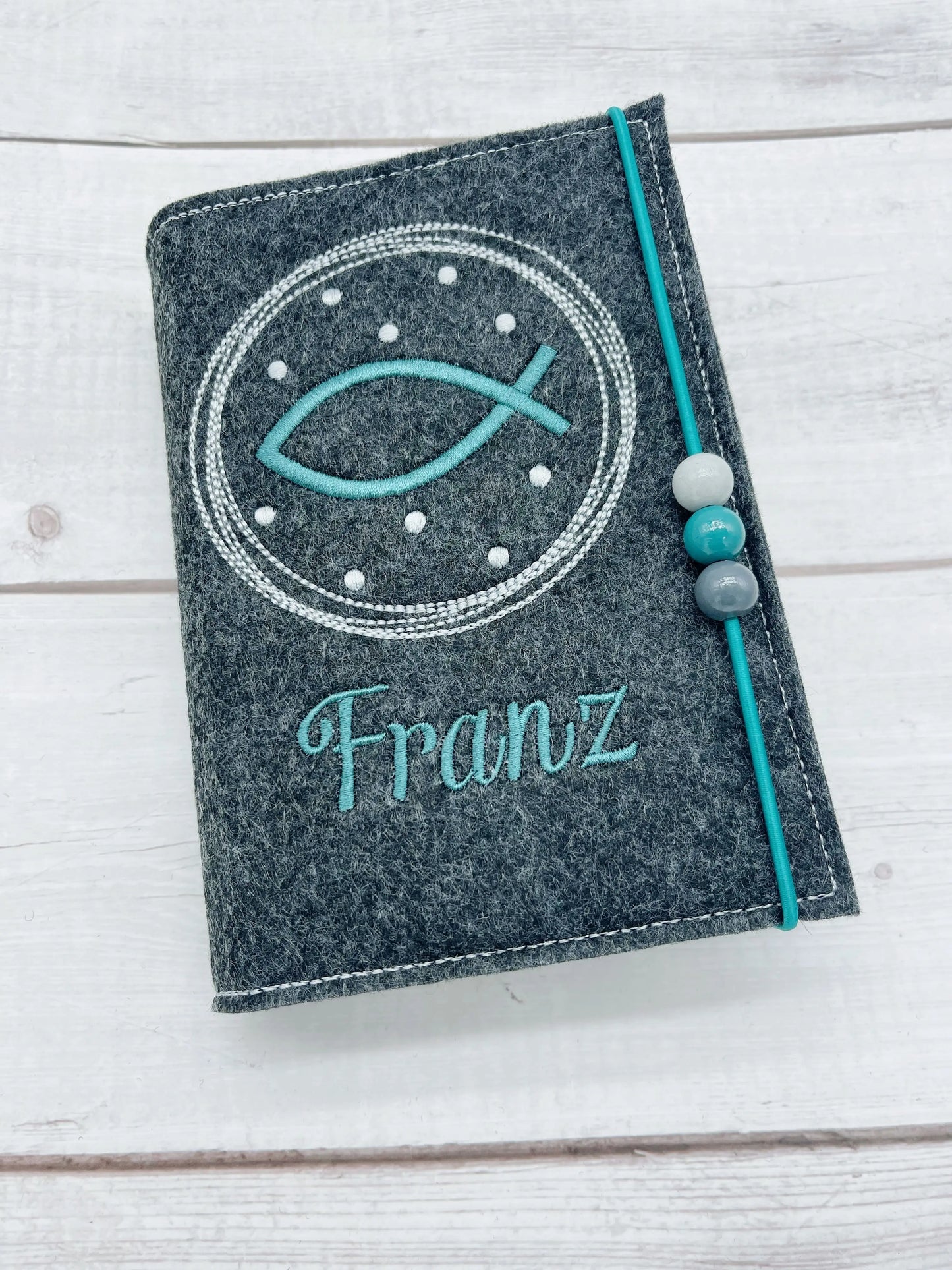 Gotteslobhülle aus Filz Fisch bestickt in petrol