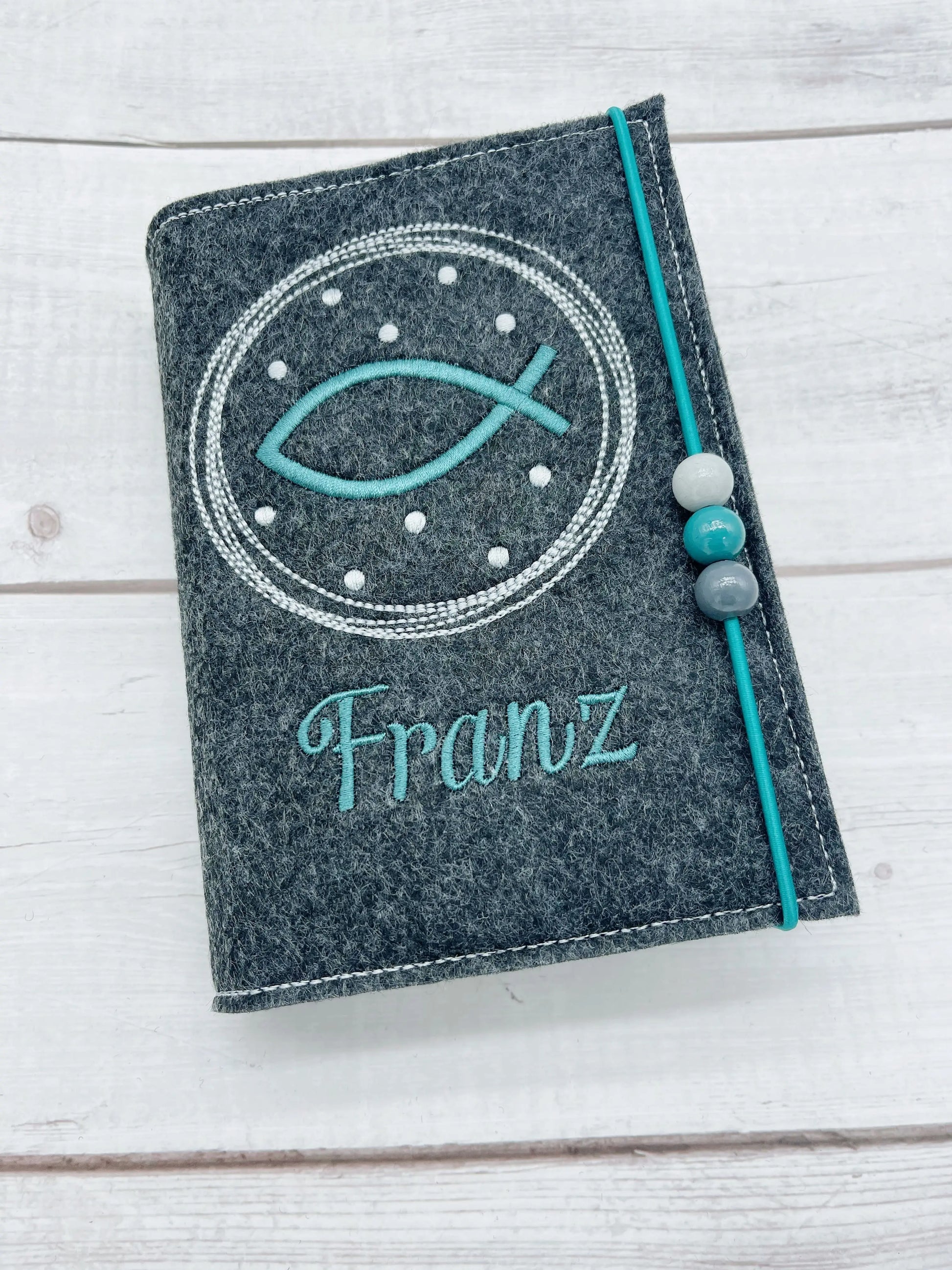 Gotteslobhülle aus Filz Fisch bestickt in petrol