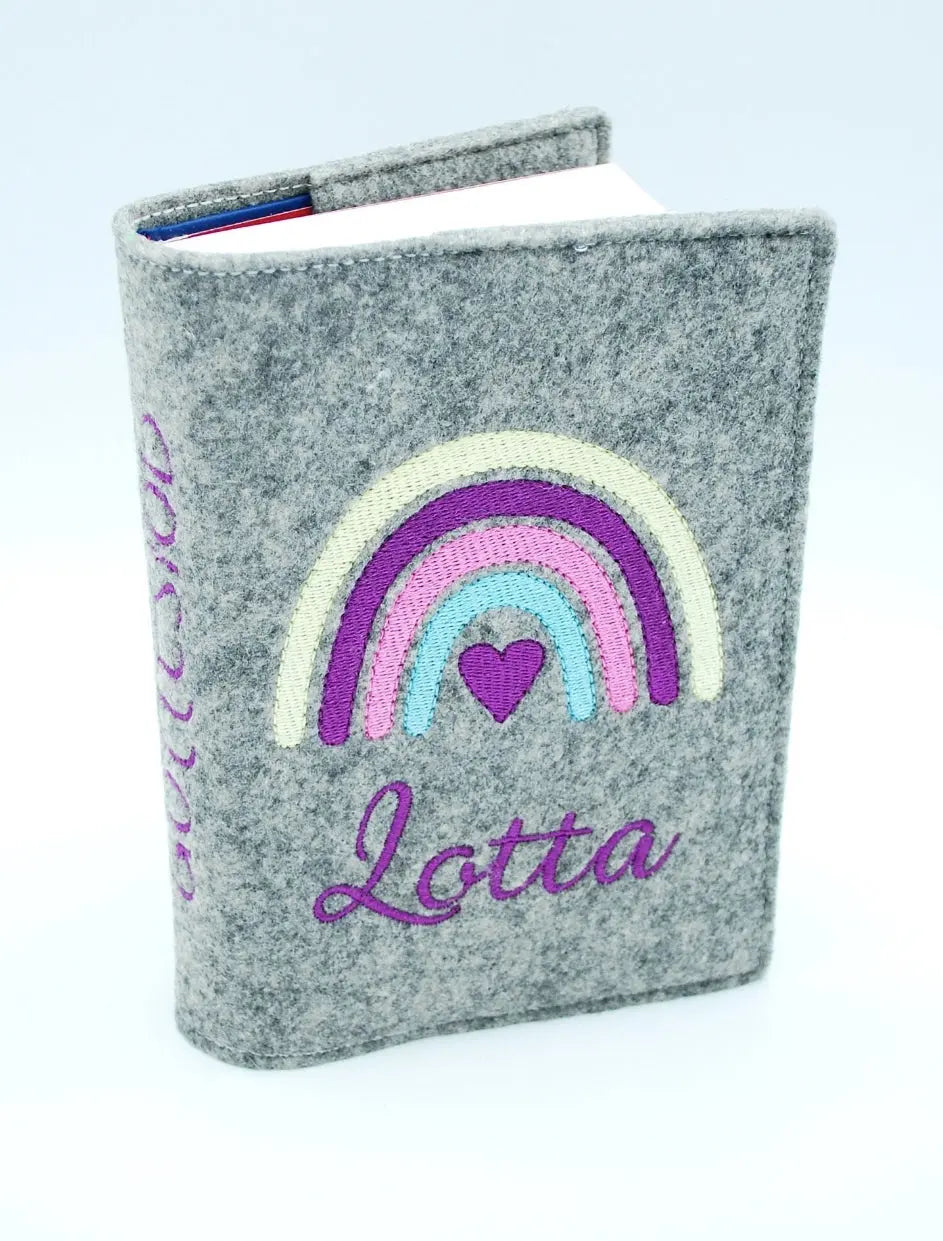 Gotteslobhülle hellgrau bestickt mit Regenbogen