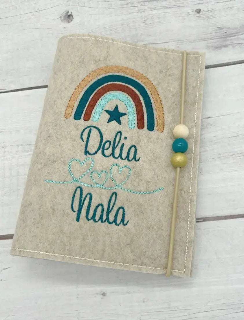 Mutterpasshülle Filz bestickt Regenbogen | Personalisiert mit Namen Mein Shop