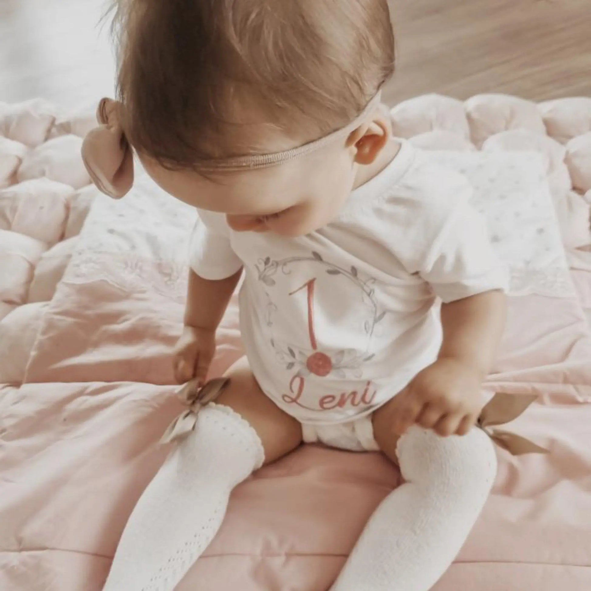 Personalisiertes Zahlenshirt zum Geburtstag für Mädchen mit floralem Design