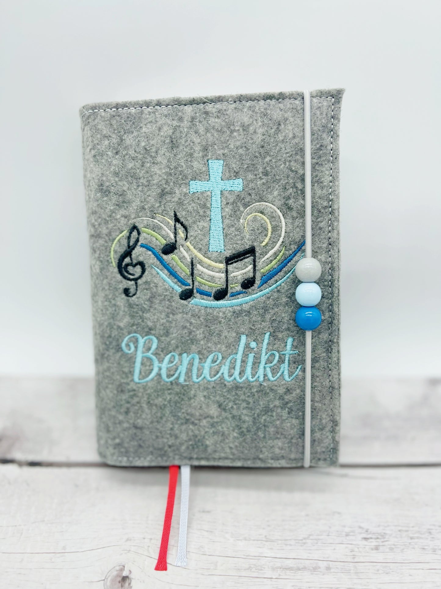 Gotteslobhülle aus Filz mit religiösen Symbolen