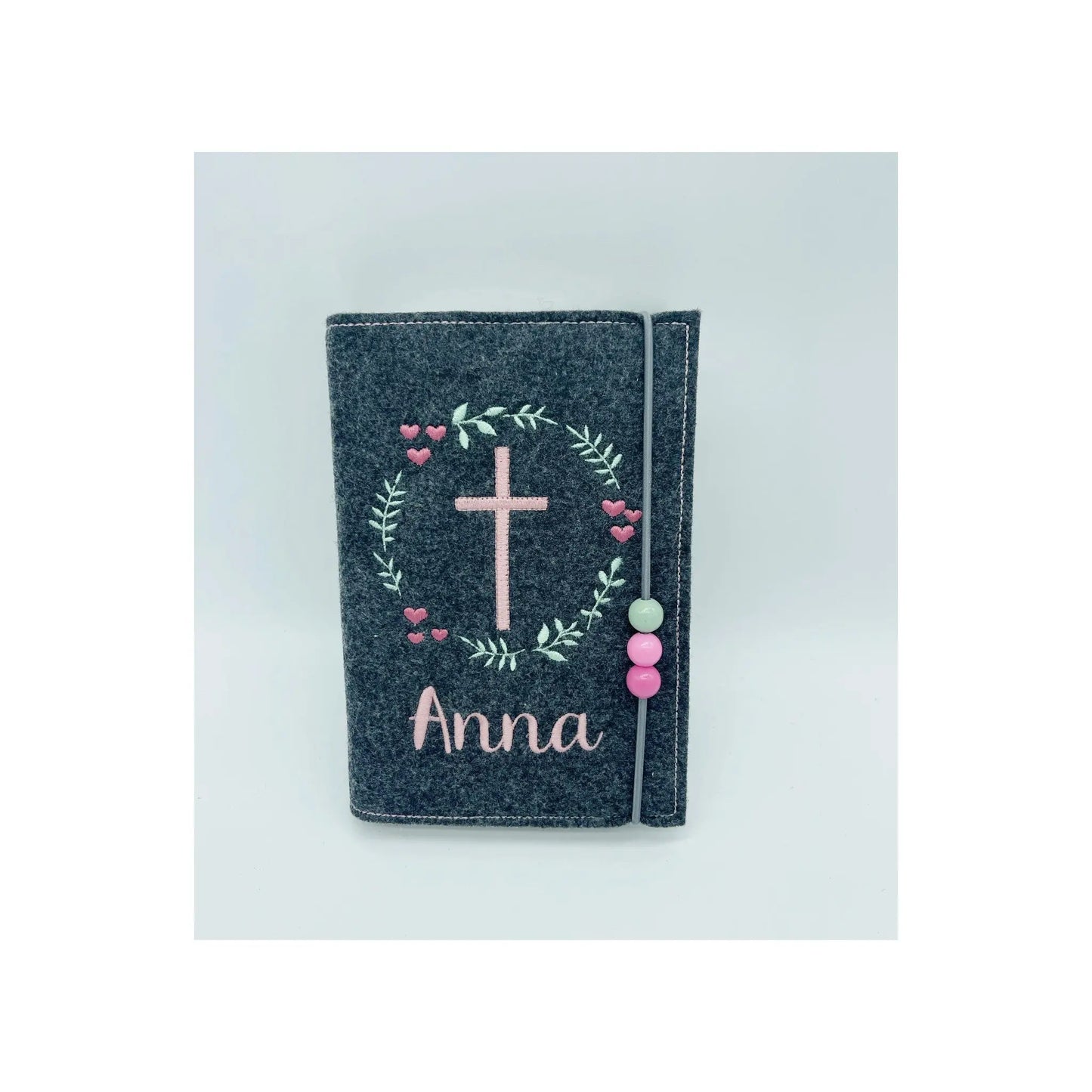 Gotteslobhülle Blumenkranz dunkelgrauer Filz Stickfarben altrosa/salbei