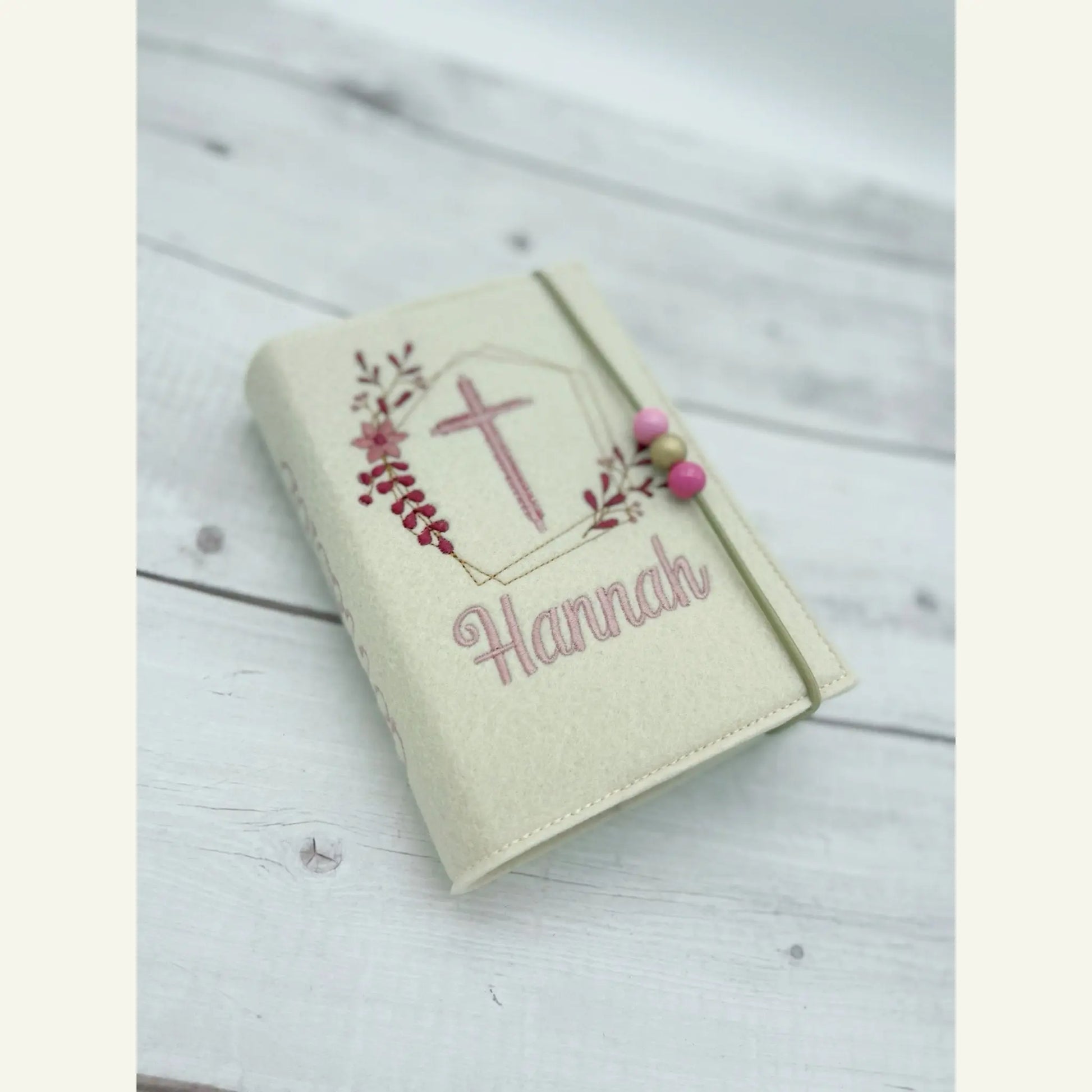 Gotteslobhülle mit Blumenrahmen in creme Stickfarbe altrosa