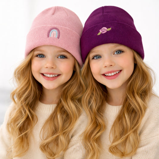 Beanie mit vielen Stickmotiven bestickt