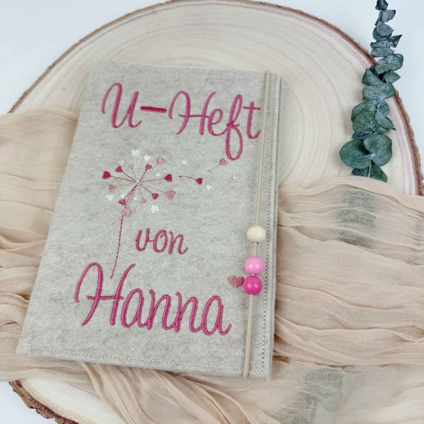 Einband für Untersuchungsheft aus Filz bestickt