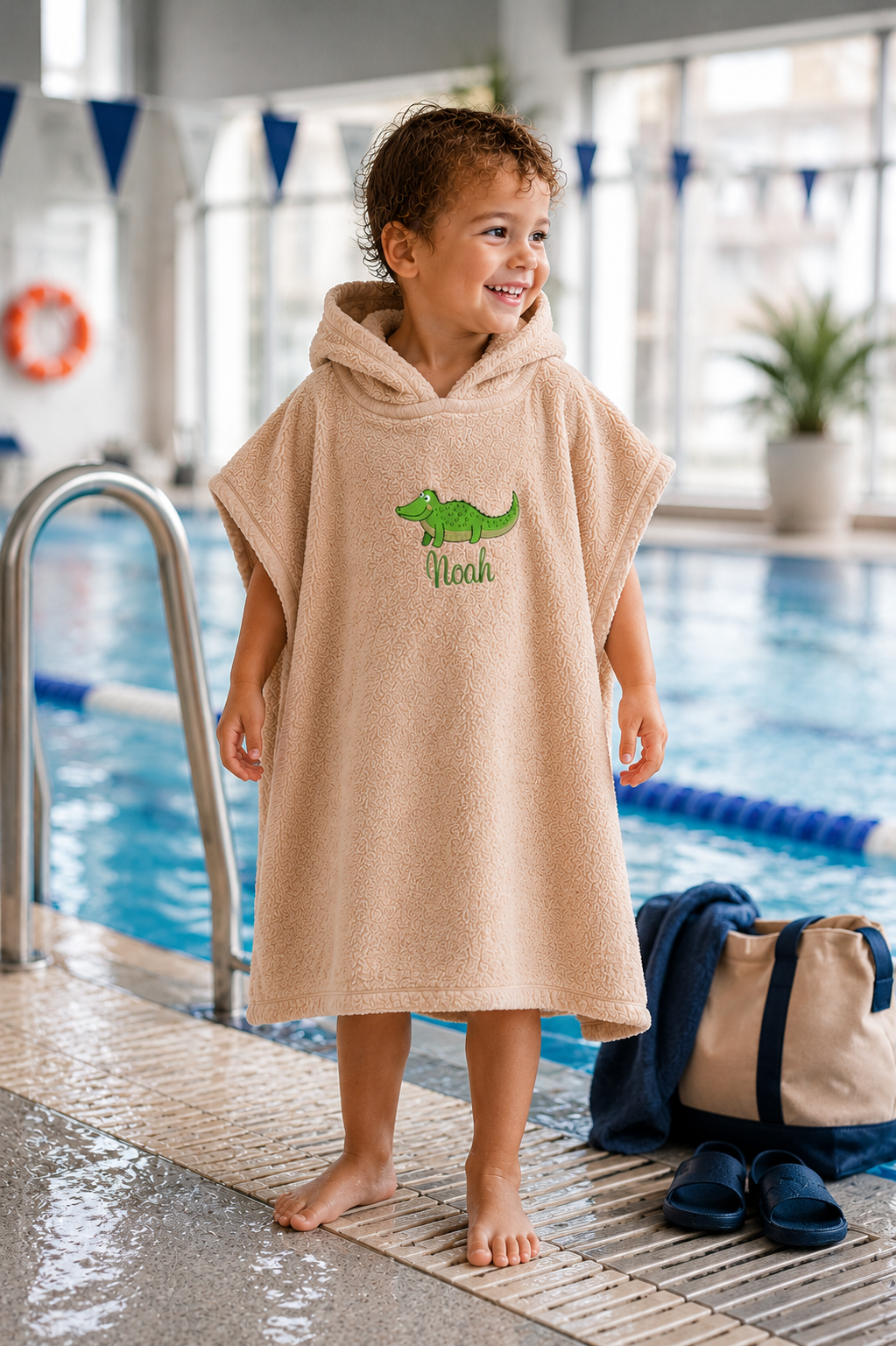 Personalisierter Badeponcho Krokodil mit Namen | bestickt
