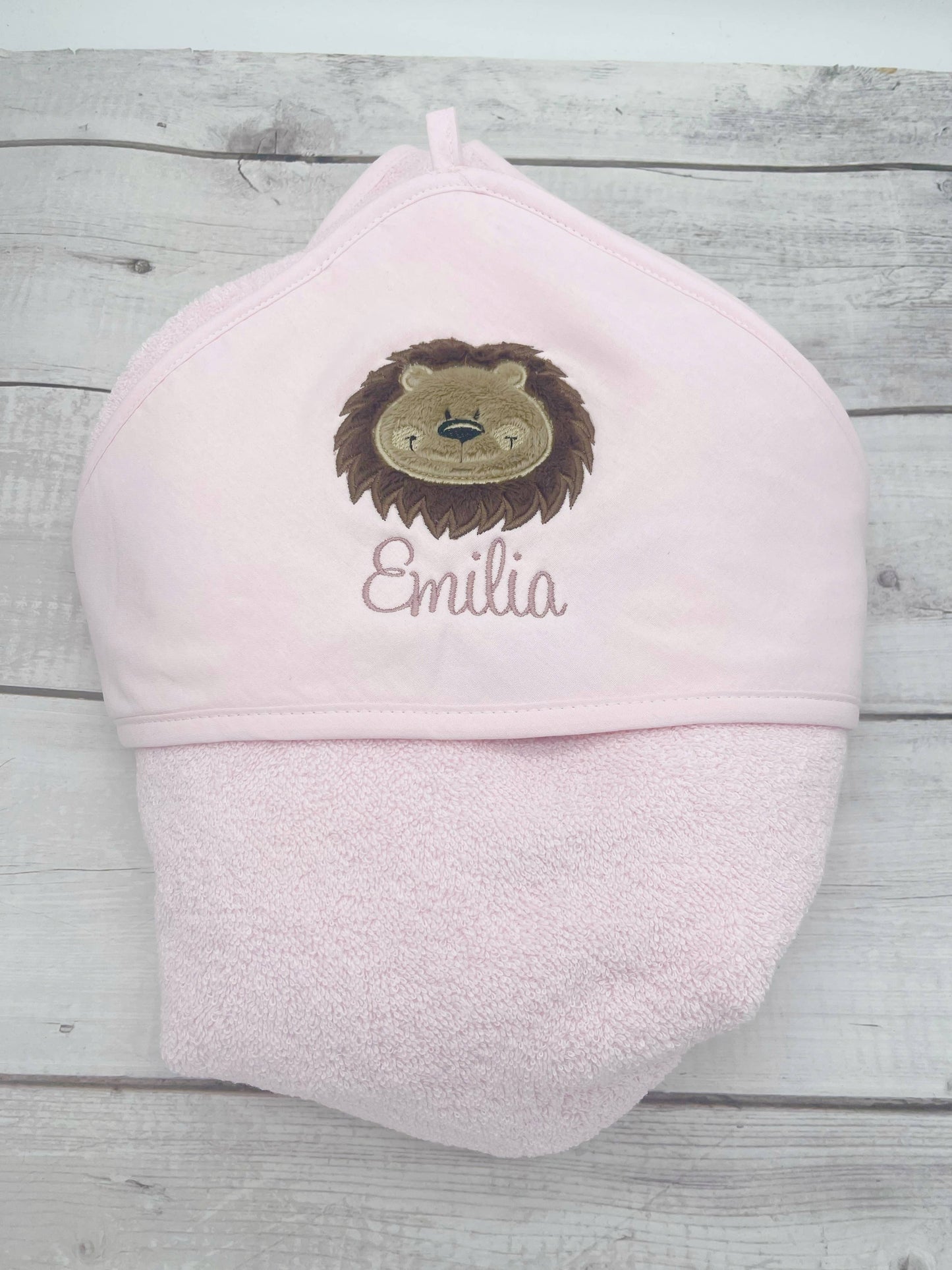 Löwen-Motiv Kapuzenbadetuch personalisiert