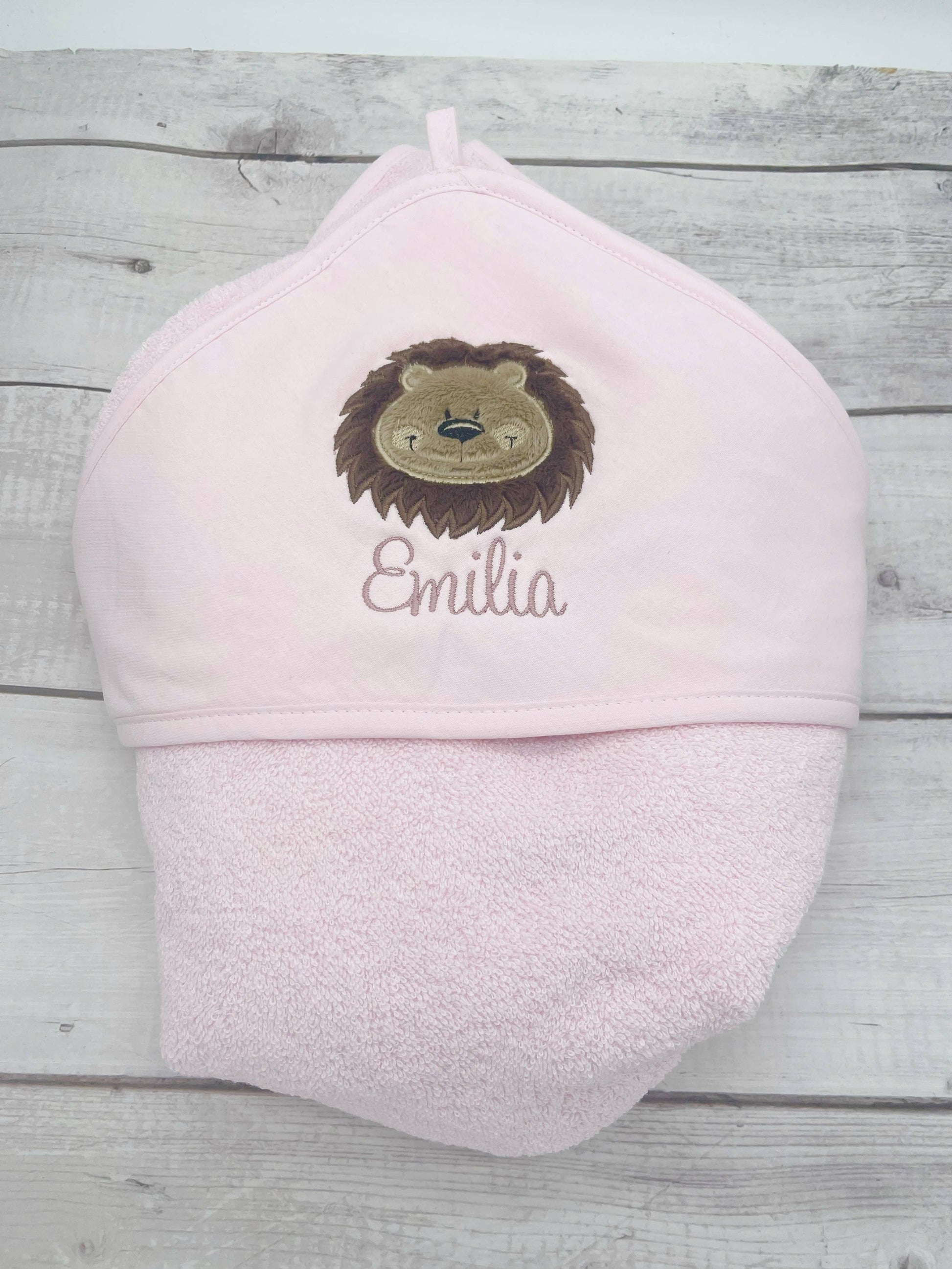 Löwen-Motiv Kapuzenbadetuch personalisiert