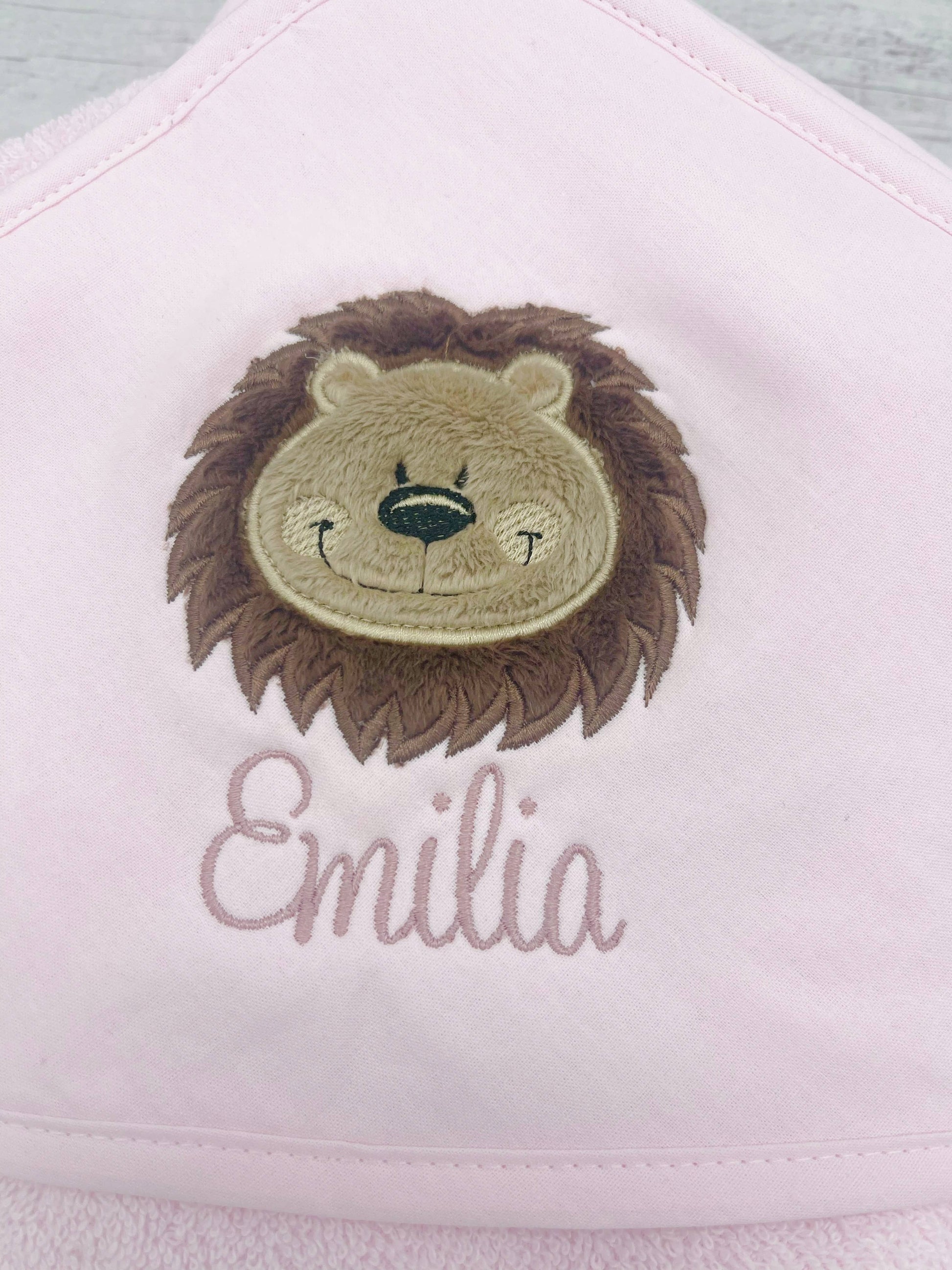 Detailansicht Löwen Kapuzenbadetuch