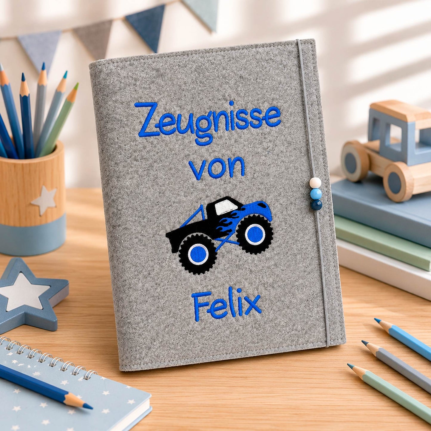 Personalisierte Zeugnismappe Junge mit Namen | Filz Zeugnishülle mit Dinosaurier, Monstertruck oder Fußball | Geschenk Einschulung