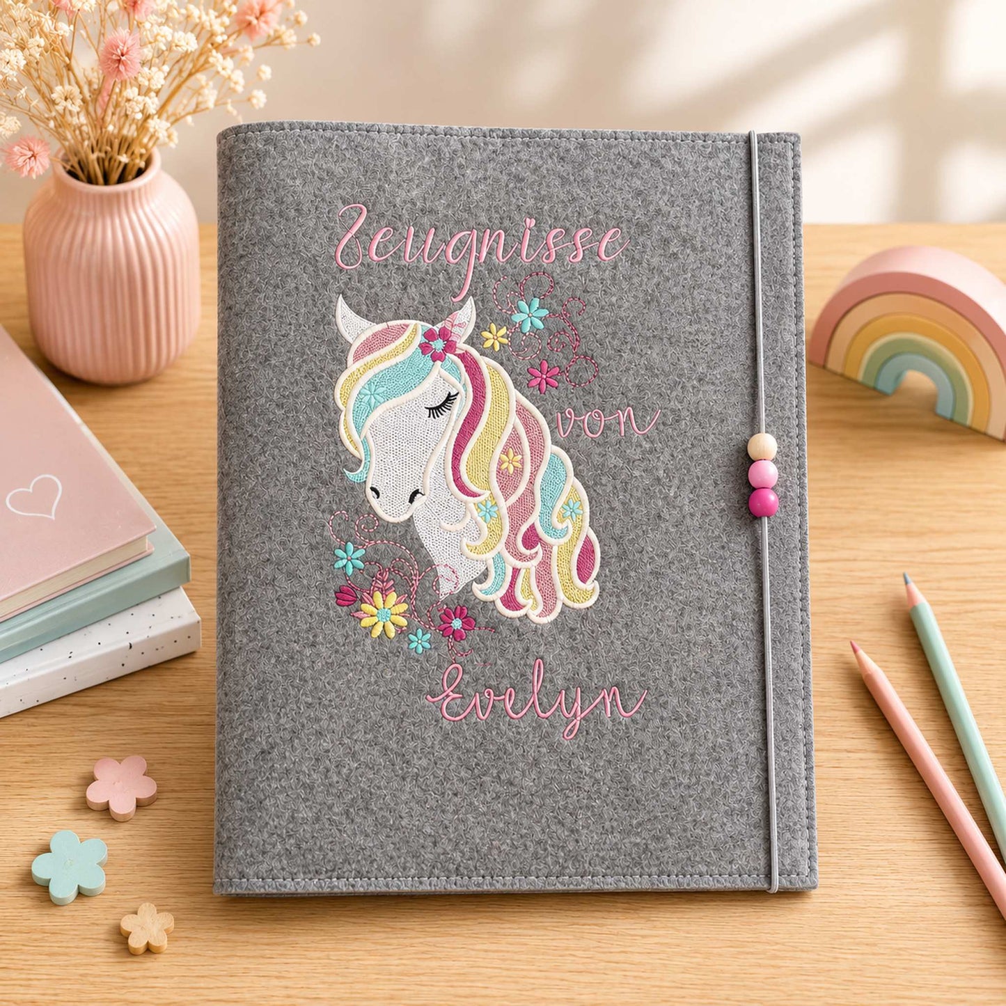 Personalisierte Zeugnismappe Mädchen mit Namen | Filz Zeugnishülle mit Pferd, Ballerina, Regenbogen oder Reh