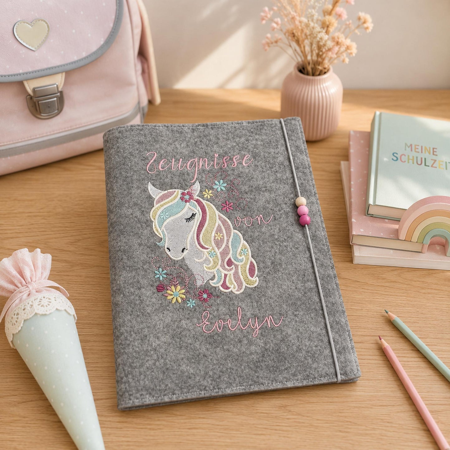 Personalisierte Zeugnismappe Mädchen mit Namen | Filz Zeugnishülle mit Pferd, Ballerina, Regenbogen oder Reh
