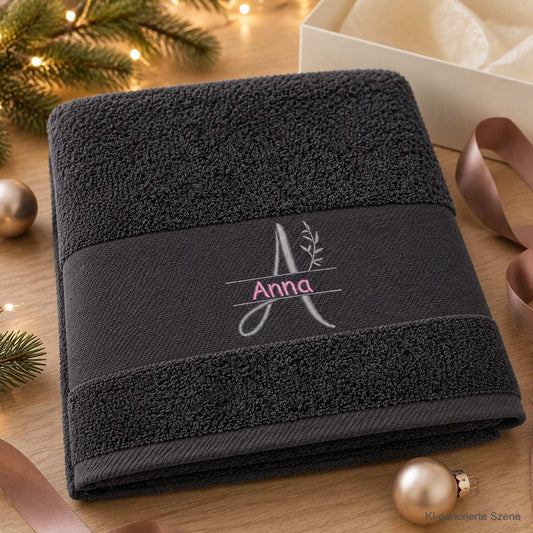 Personalisiertes Handtuch in Anthrazit mit Monogramm A, Blattmotiv und Name Anna bestickt