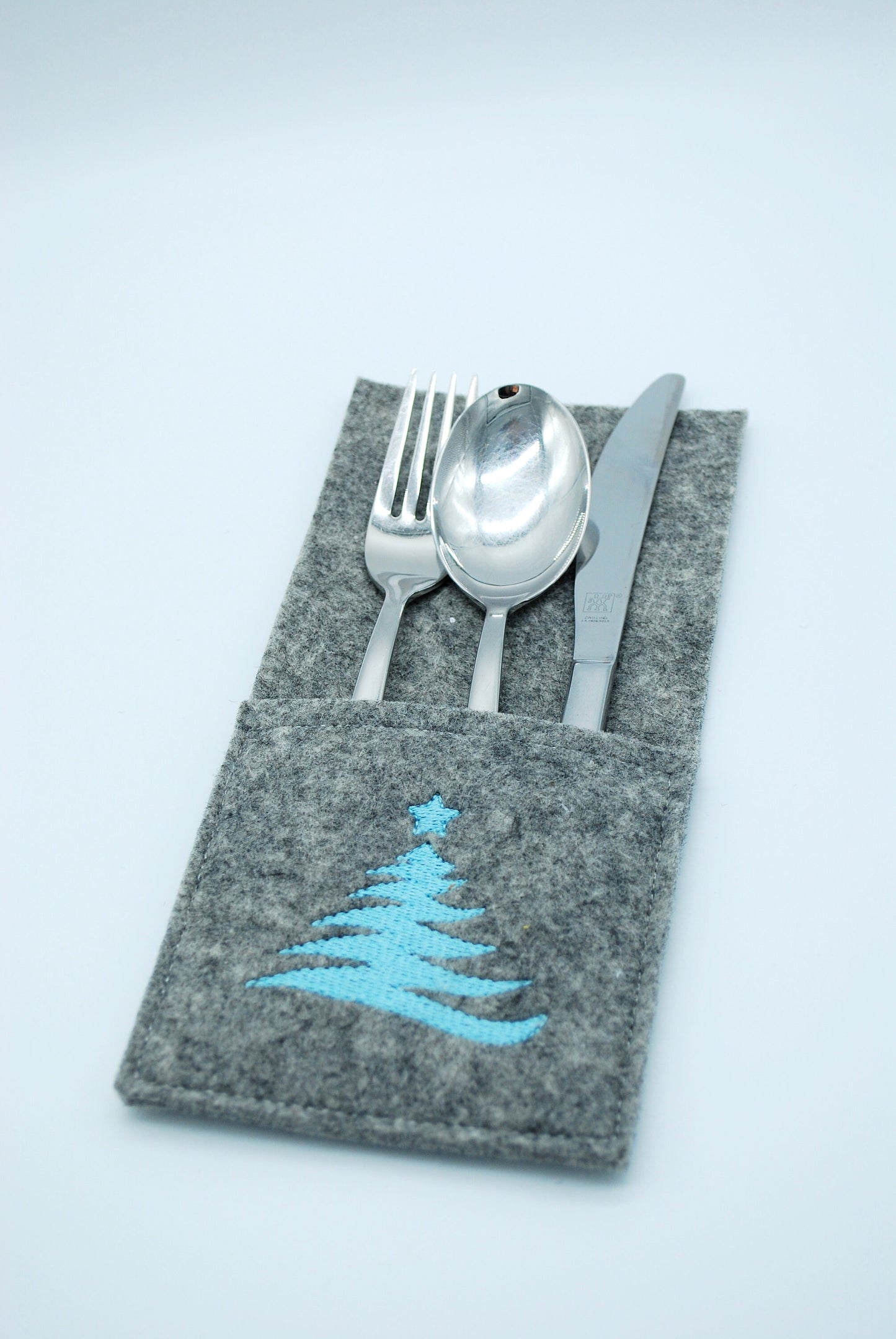 Filz-Bestecktasche mit Stickerei – hellgrau meliert