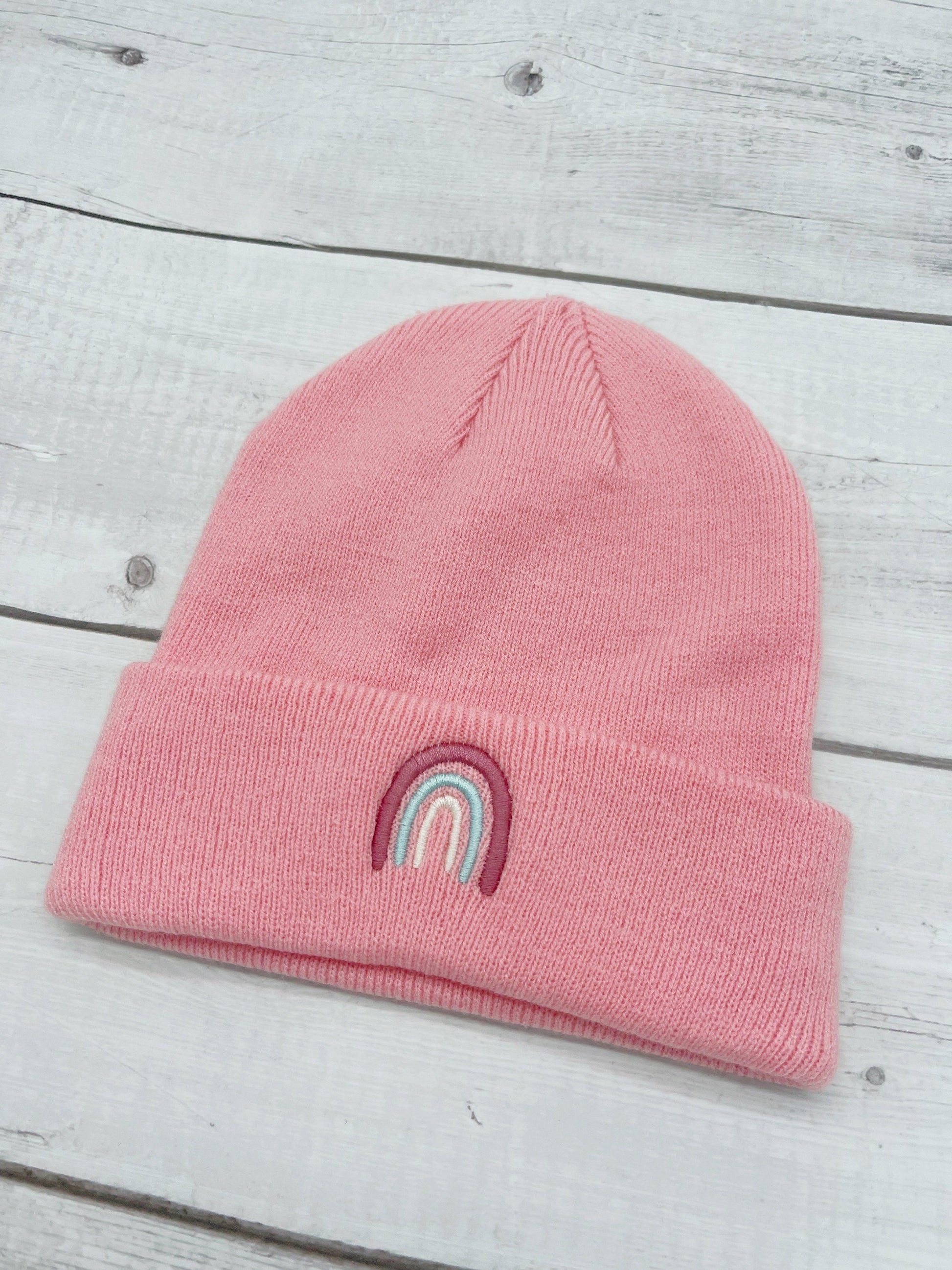 Nachhaltige Beanie mit Herz-Stickerei aus recyceltem Polyester