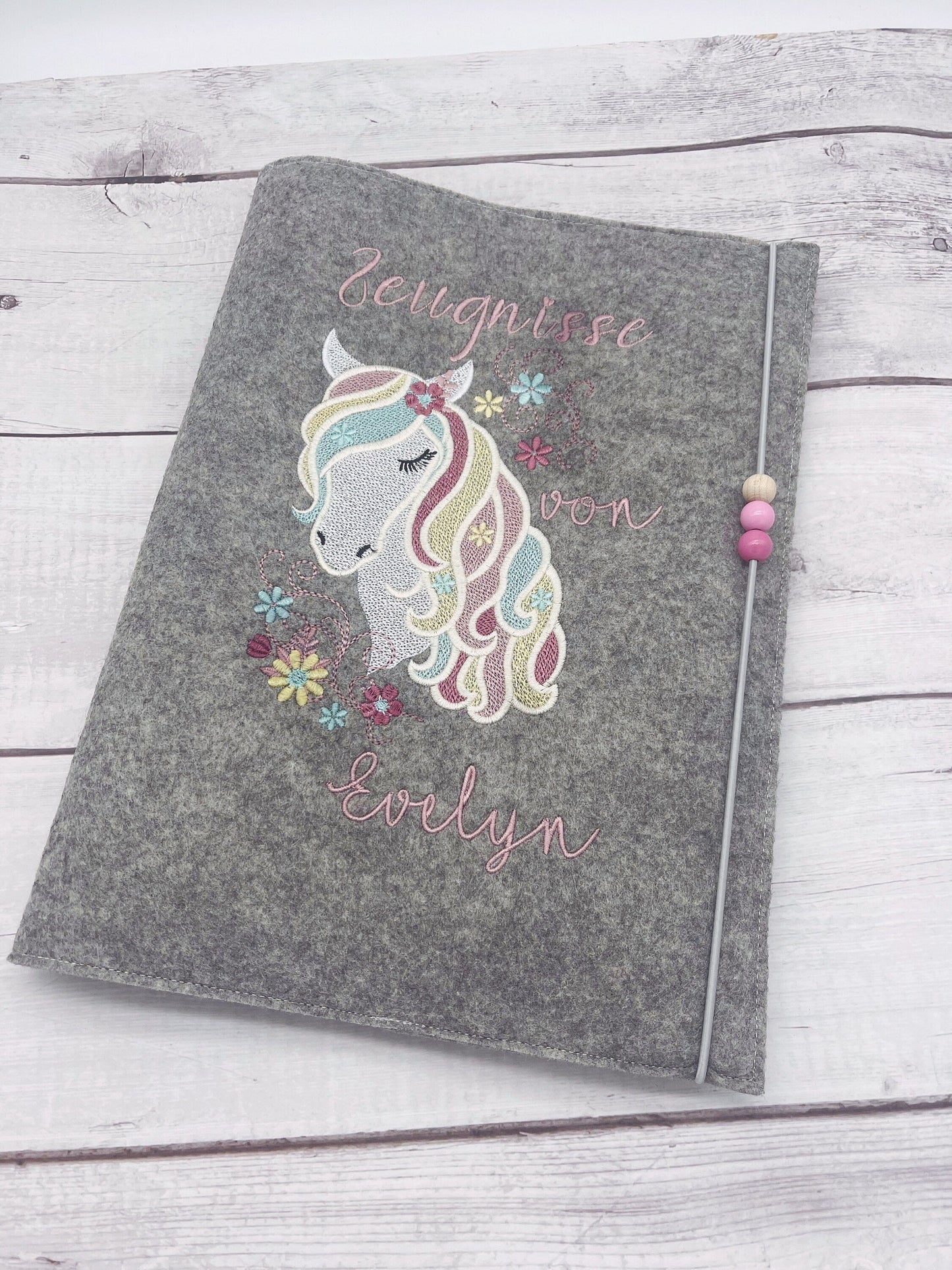 Zeugnishülle mit Pferd Filzeinband Geschenk Schulanfang personalisiert mit Name