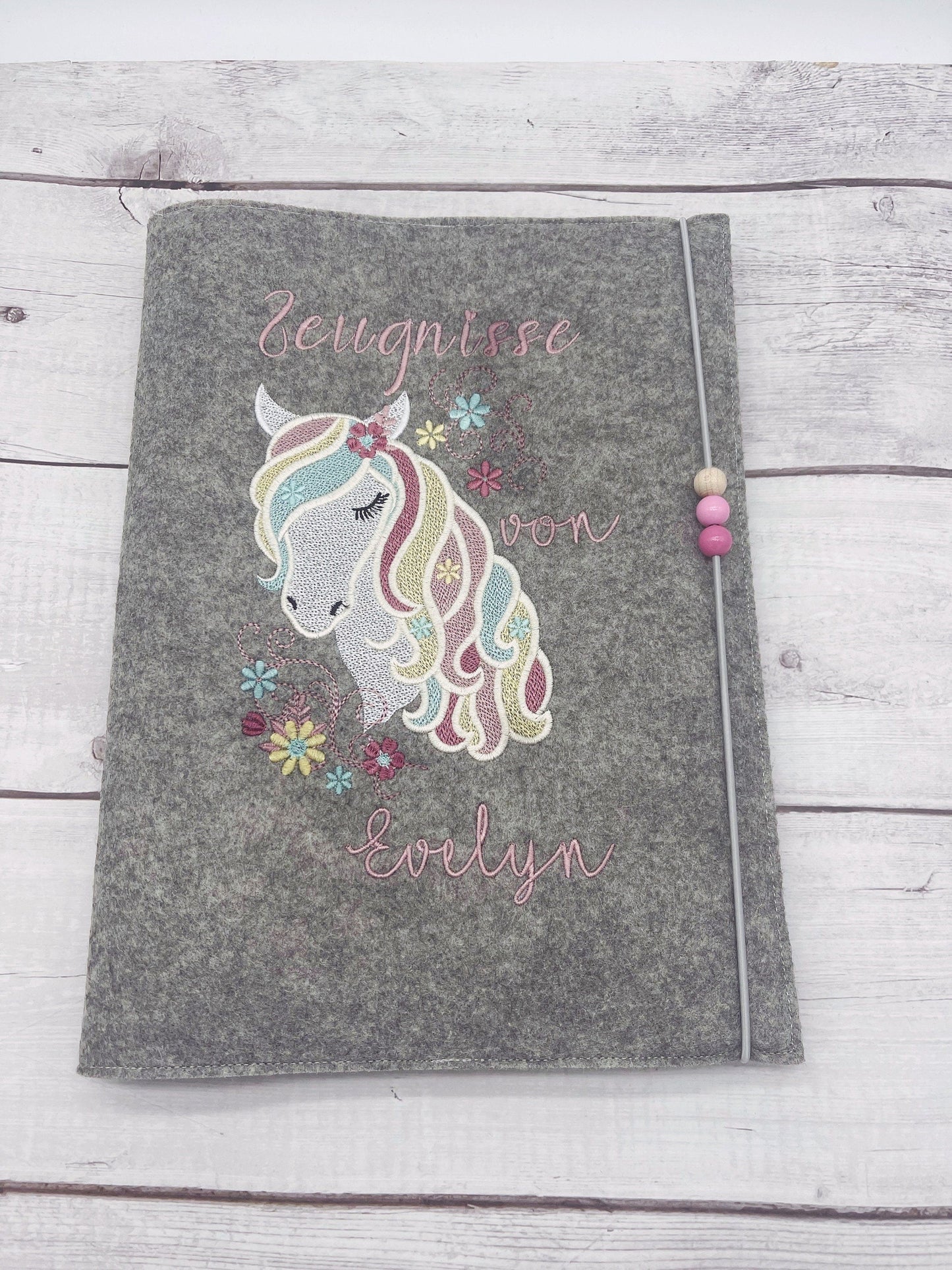 Zeugnishülle mit Pferd Filzeinband Geschenk Schulanfang personalisiert verschiedene Motive für Mädchen Erstklässler Froillein Winter