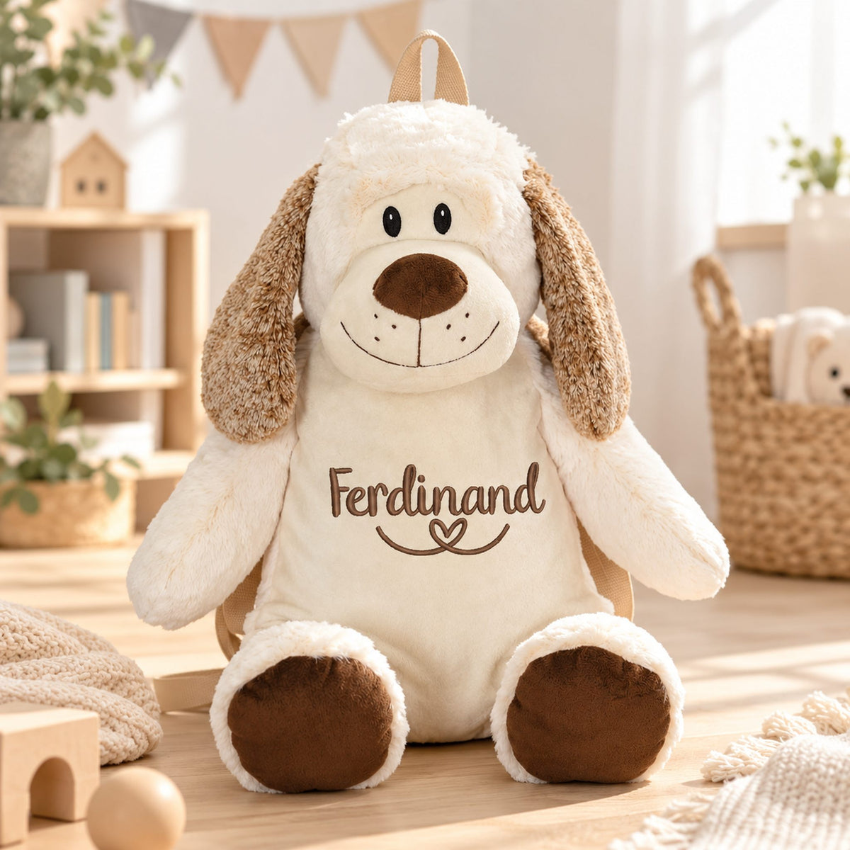 1. Kindergartenrucksack Hund mit Namensstickerei Ferdinand und Herzlinie als personalisiertes Geschenk für Kinder.