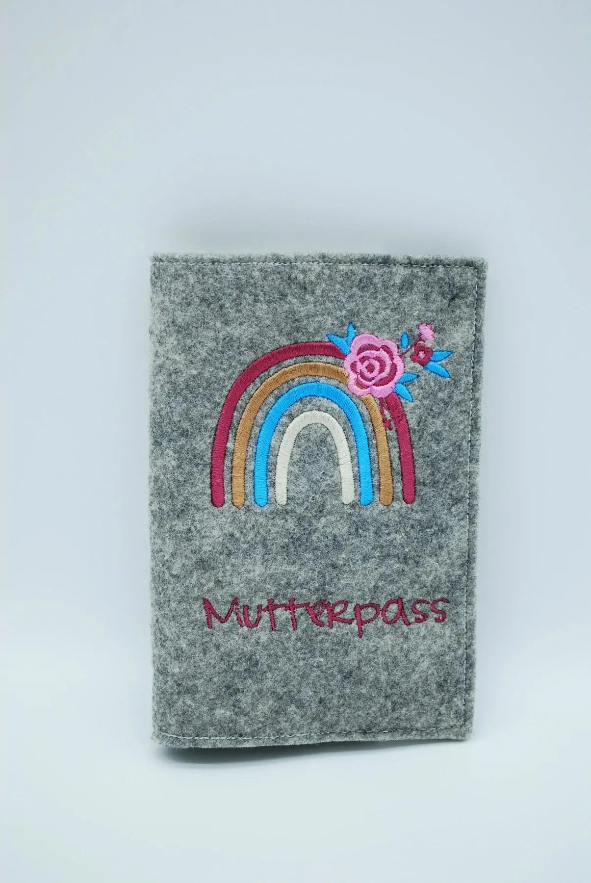 U-Hefthülle aus Filz bestickt „Regenbogen“ Mein Shop